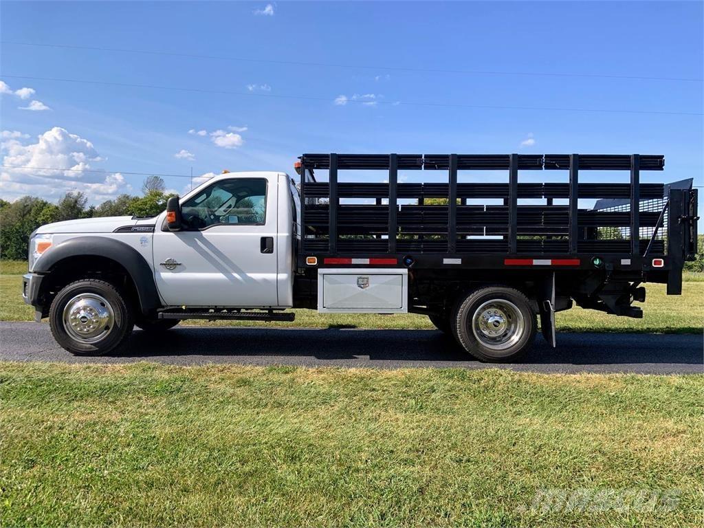 Ford 550 Tovornjaki za prevoz živine