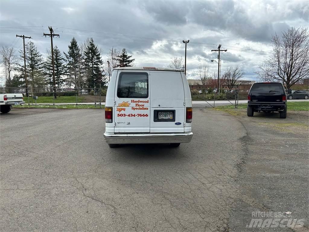 Ford E-250 Mini avtobusi