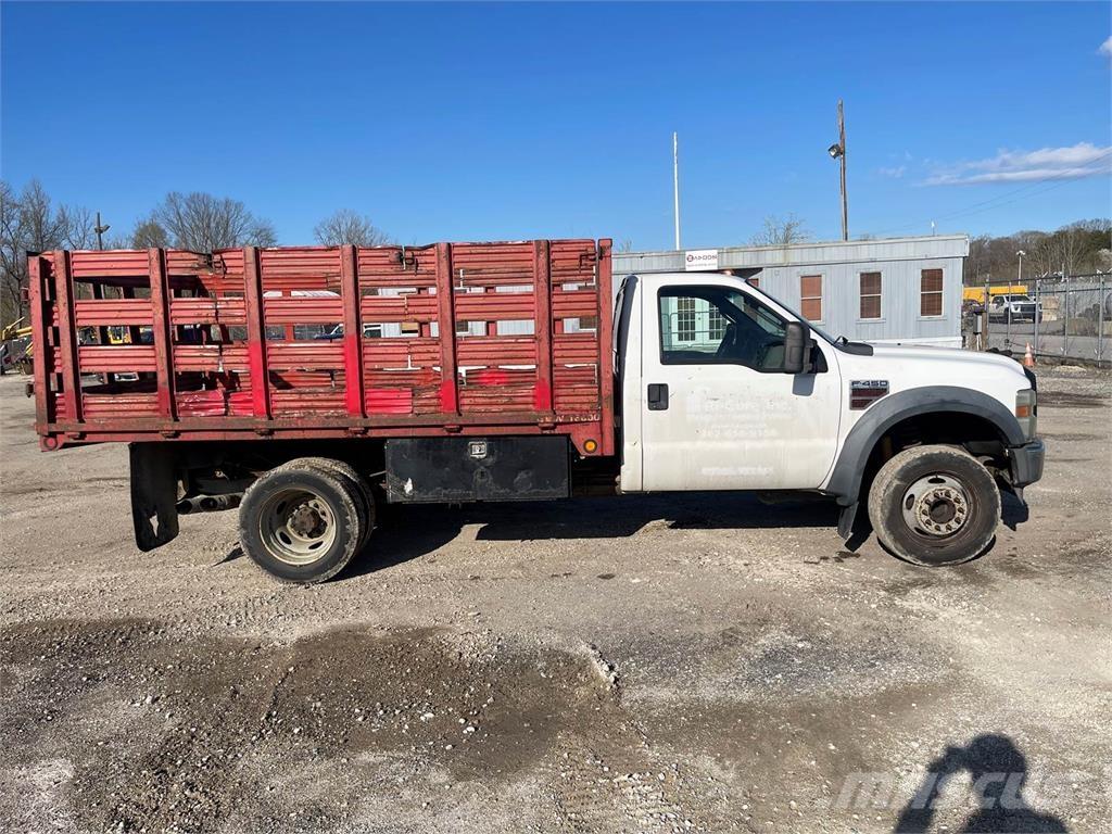 Ford F-450 Tovornjaki za prevoz živine