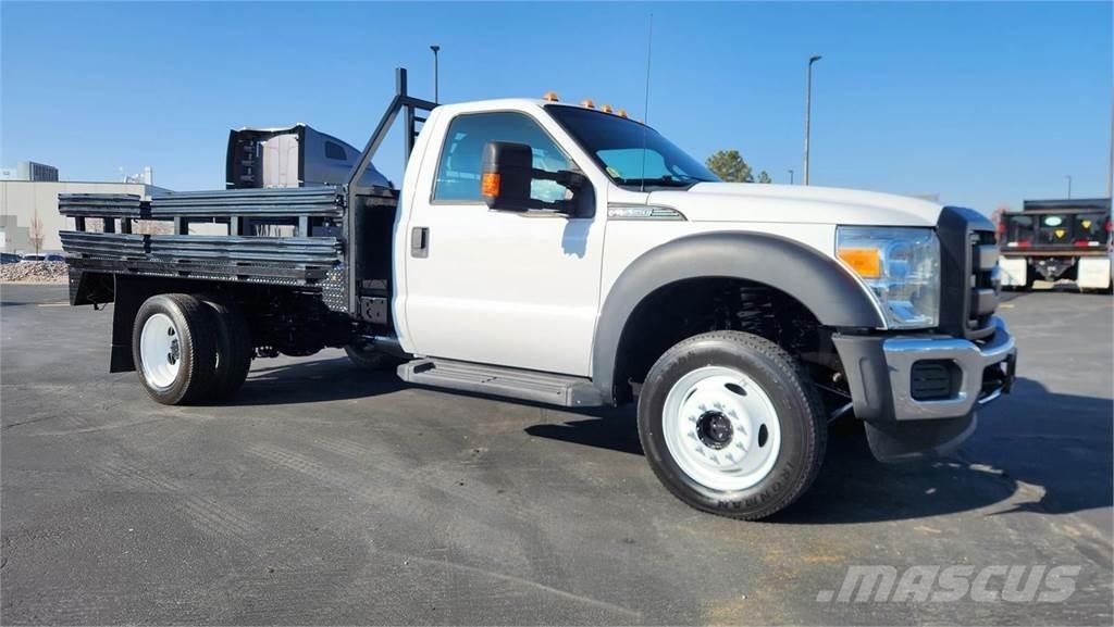 Ford F-550 Tovornjaki za prevoz živine