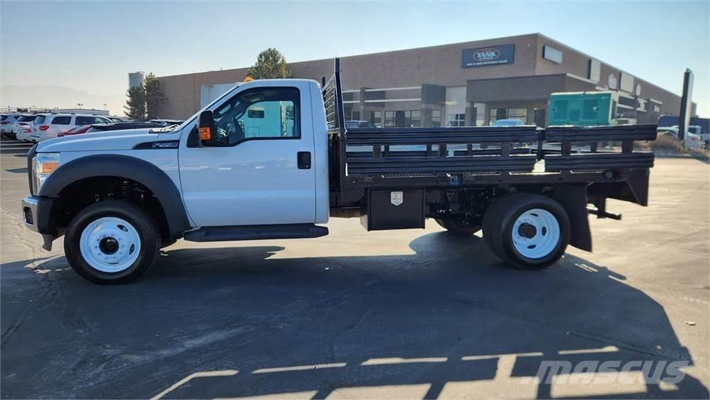 Ford F-550 Tovornjaki za prevoz živine