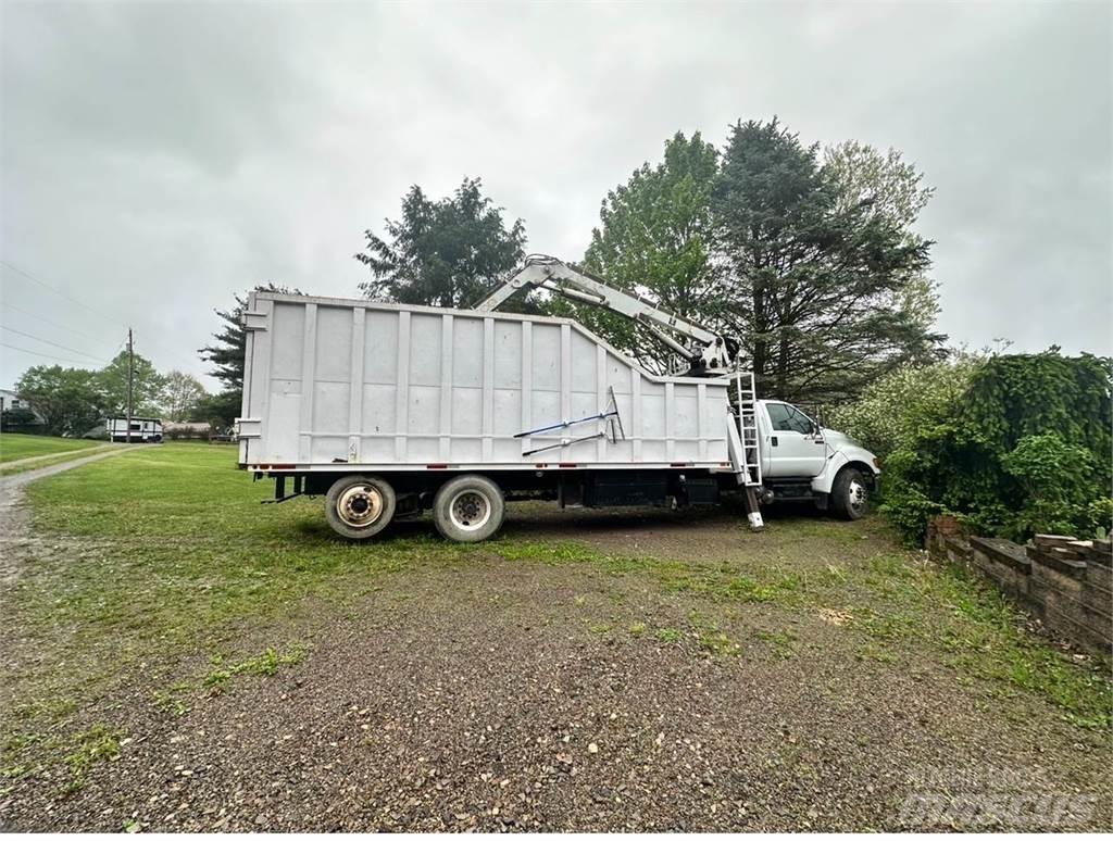 Ford F-750 Tovornjaki z žerjavom