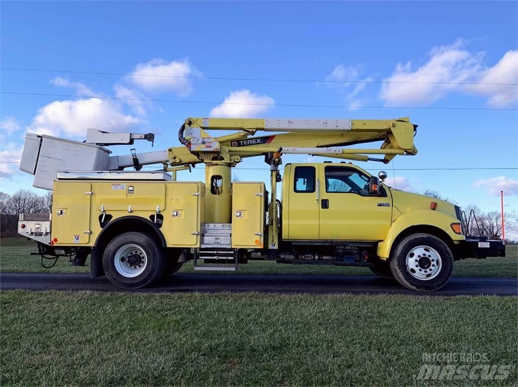 Ford F-750 Avtokošare