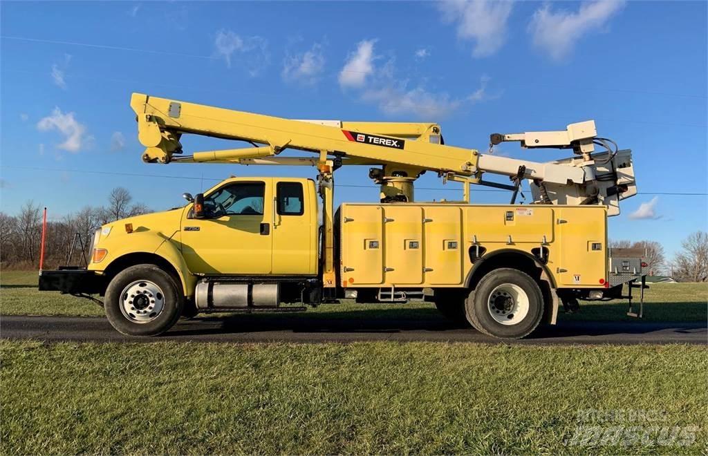 Ford F-750 Avtokošare