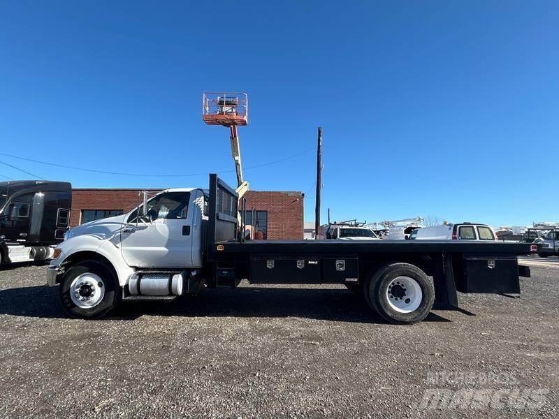 Ford F-750 Tovornjaki s kesonom/platojem