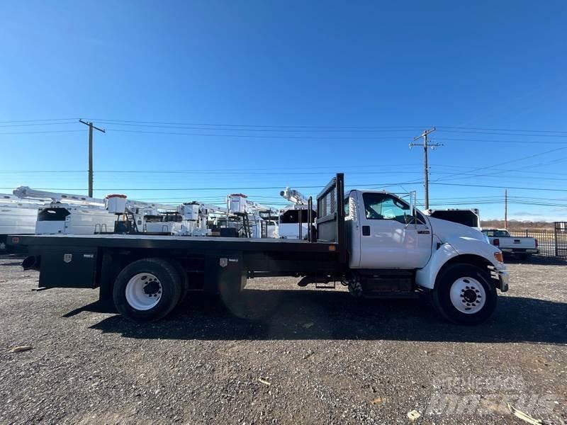 Ford F-750 Tovornjaki s kesonom/platojem