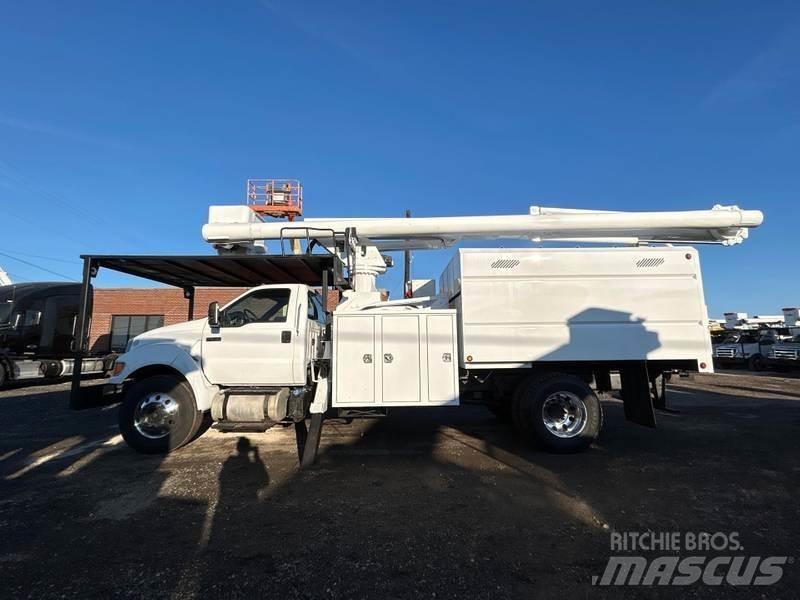 Ford F-750 Avtokošare