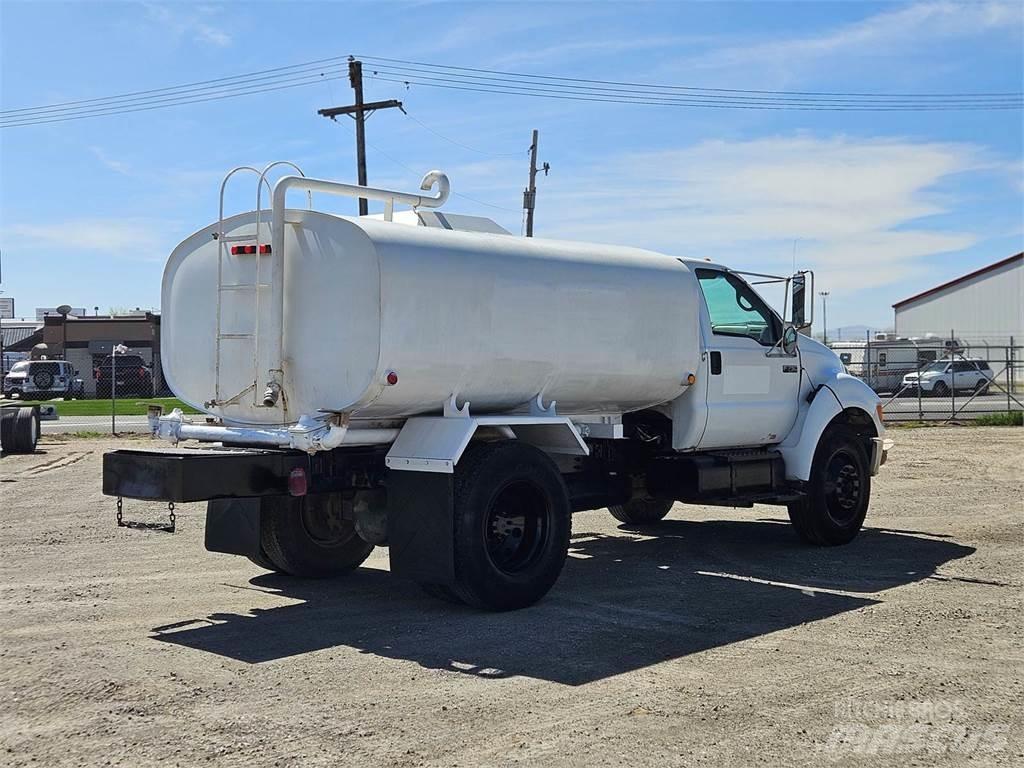 Ford F-750 Tovornjaki cisterne