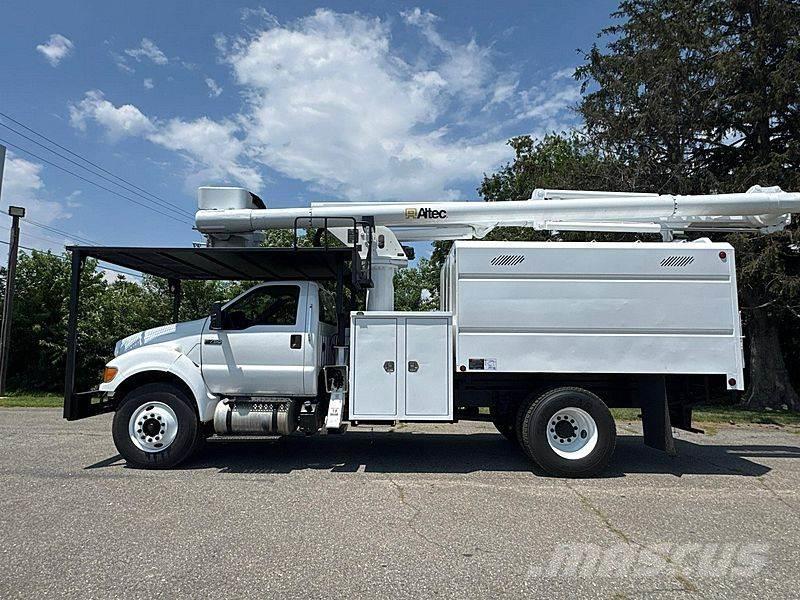 Ford F-750 Avtokošare