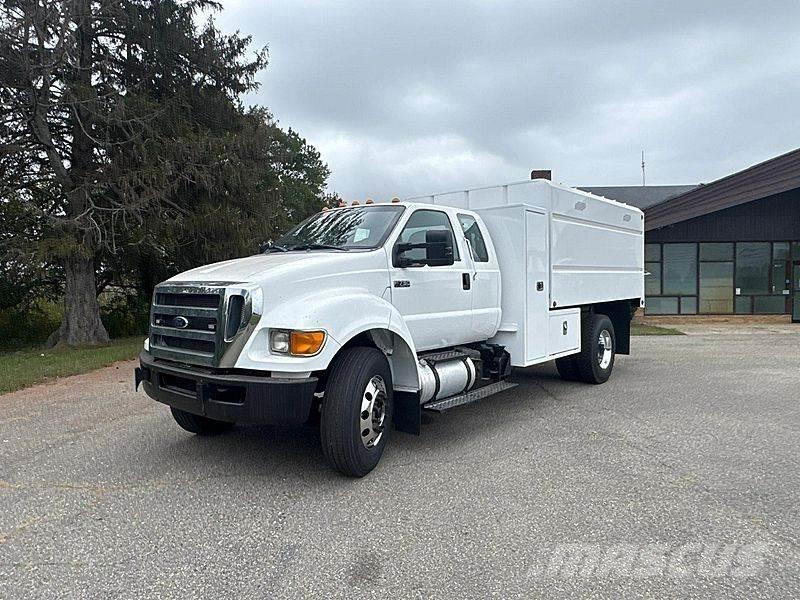 Ford F-750 Tovornjaki za žagovino