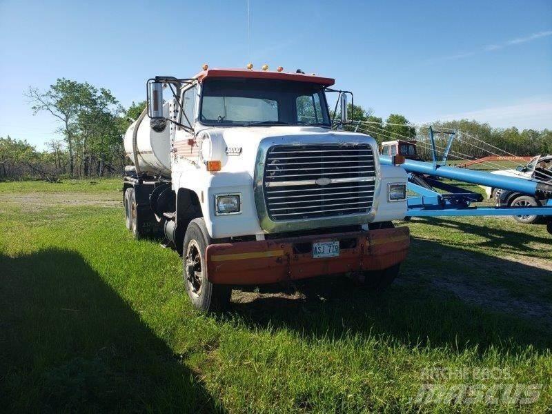 Ford L8000 Tovornjaki cisterne