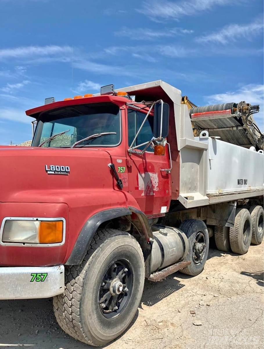 Ford L9000 Tovornjaki cisterne