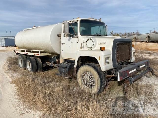 Ford L9000 Tovornjaki cisterne