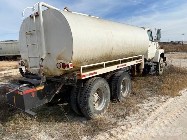 Ford L9000 Tovornjaki cisterne