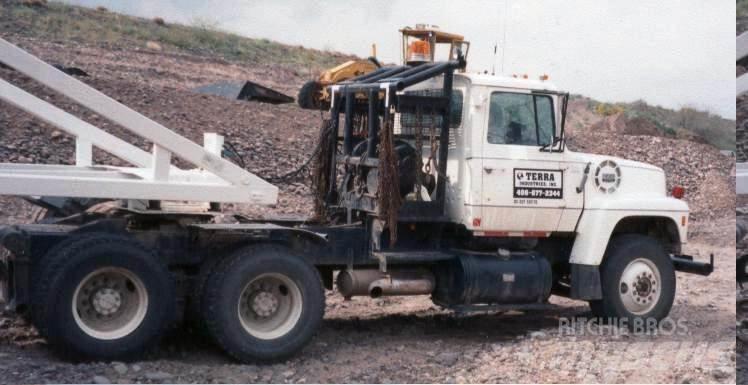 Ford LT9000 Tovornjaki za prevoz avtomobilov z vitlom