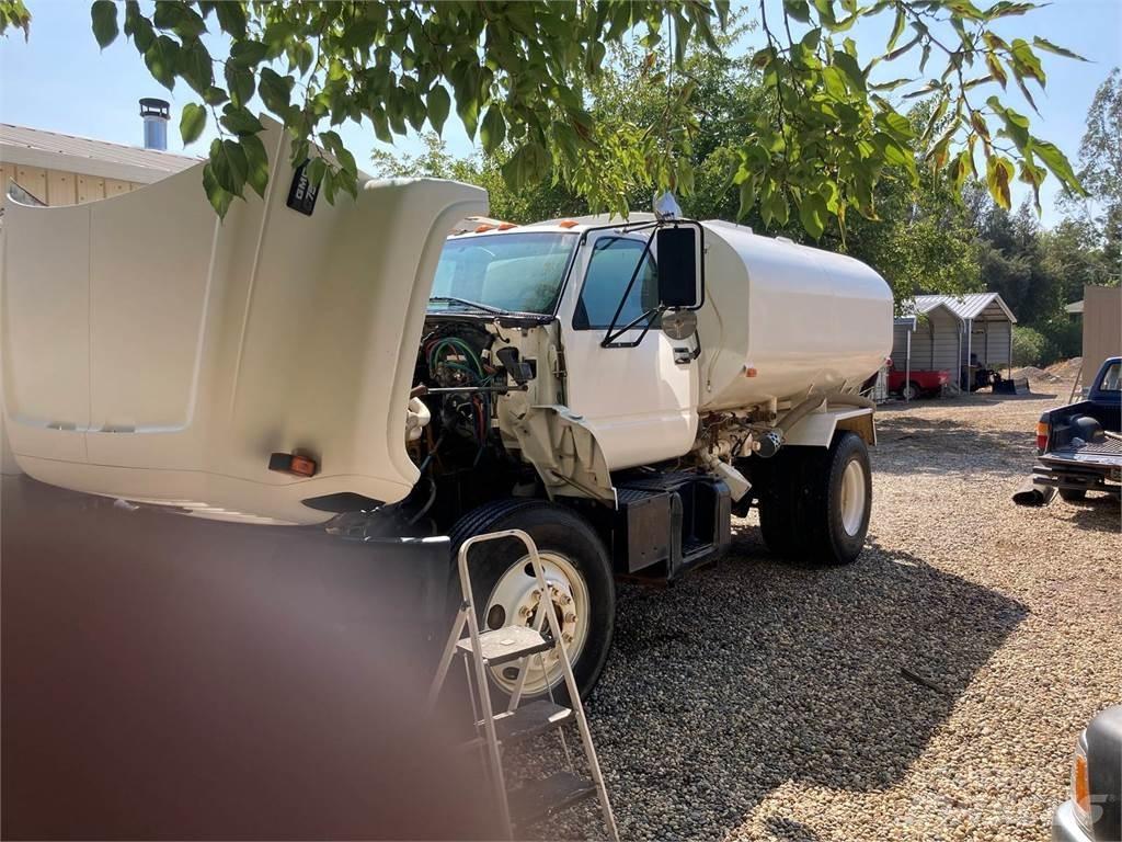 GMC 7500 Tovornjaki cisterne