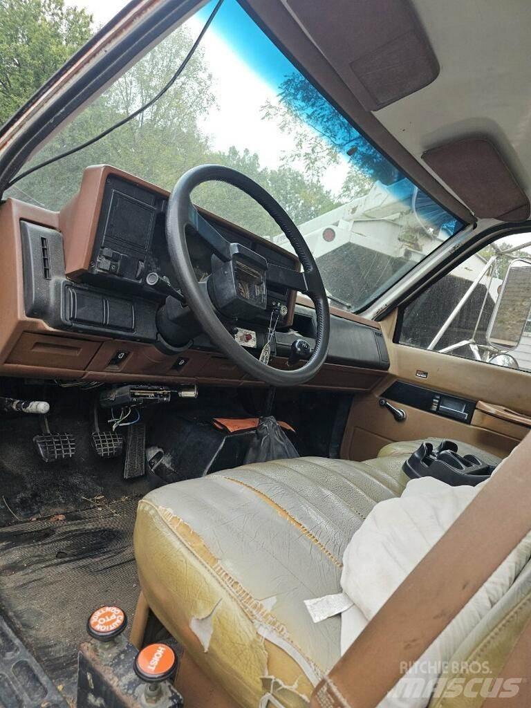 GMC C6000 Tovornjaki za žagovino