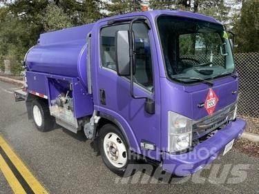 Isuzu NPR Tovornjaki cisterne