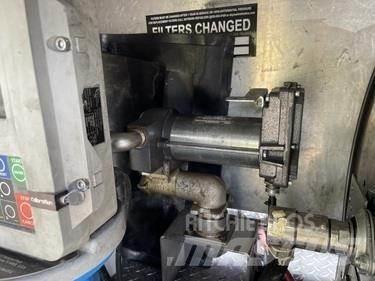 Isuzu NPR Tovornjaki cisterne
