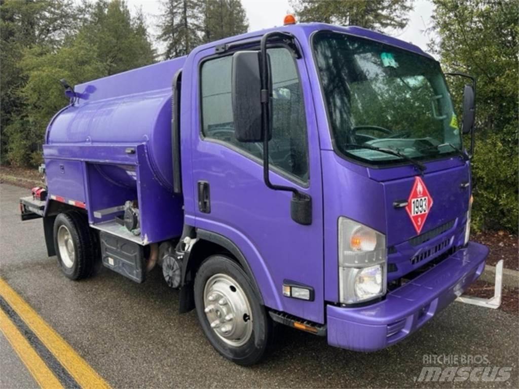 Isuzu NPR Tovornjaki cisterne