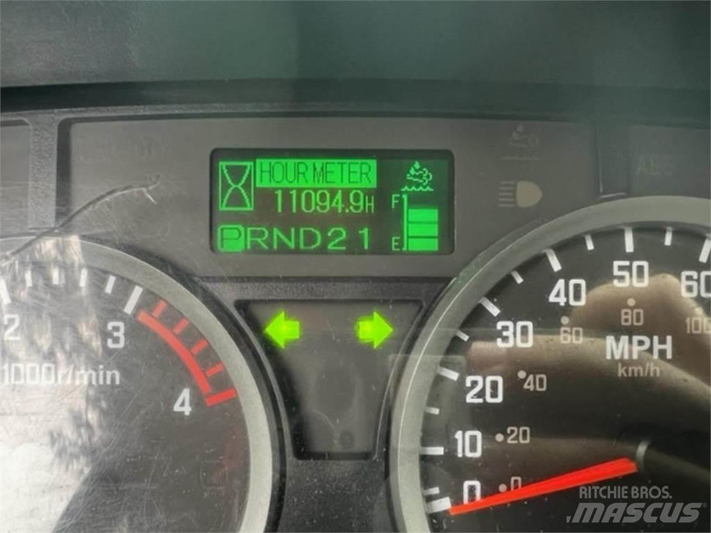 Isuzu NPR Tovornjaki cisterne