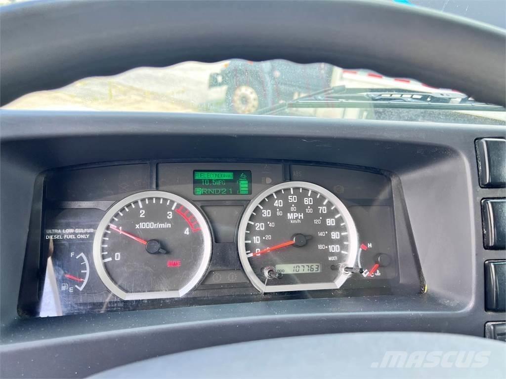 Isuzu NRR Tovornjaki zabojniki