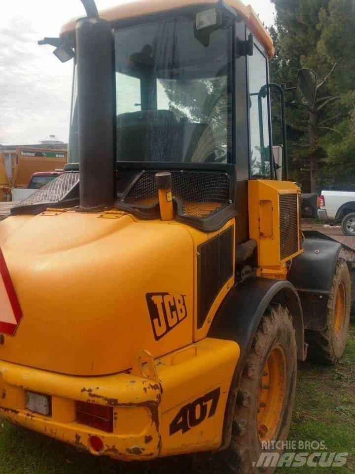 JCB 407 Kolesni nakladalci