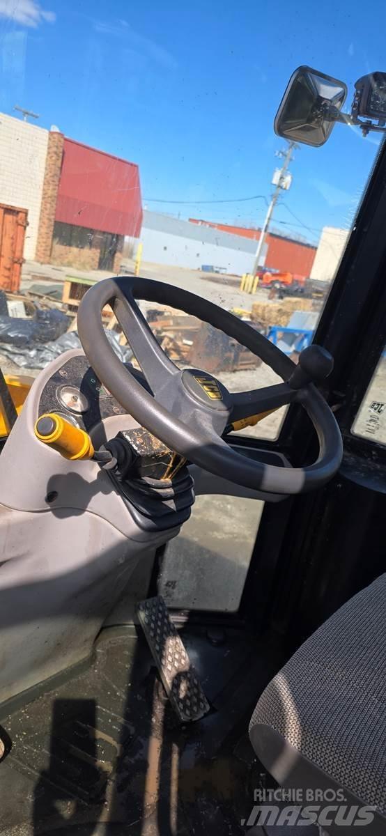 JCB 407 Kolesni nakladalci