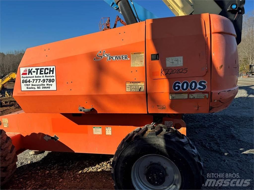 JLG 600S Teleskopske dvižne ploščadi