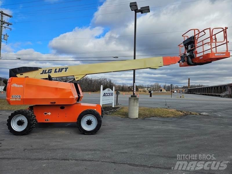 JLG 600S Teleskopske dvižne ploščadi