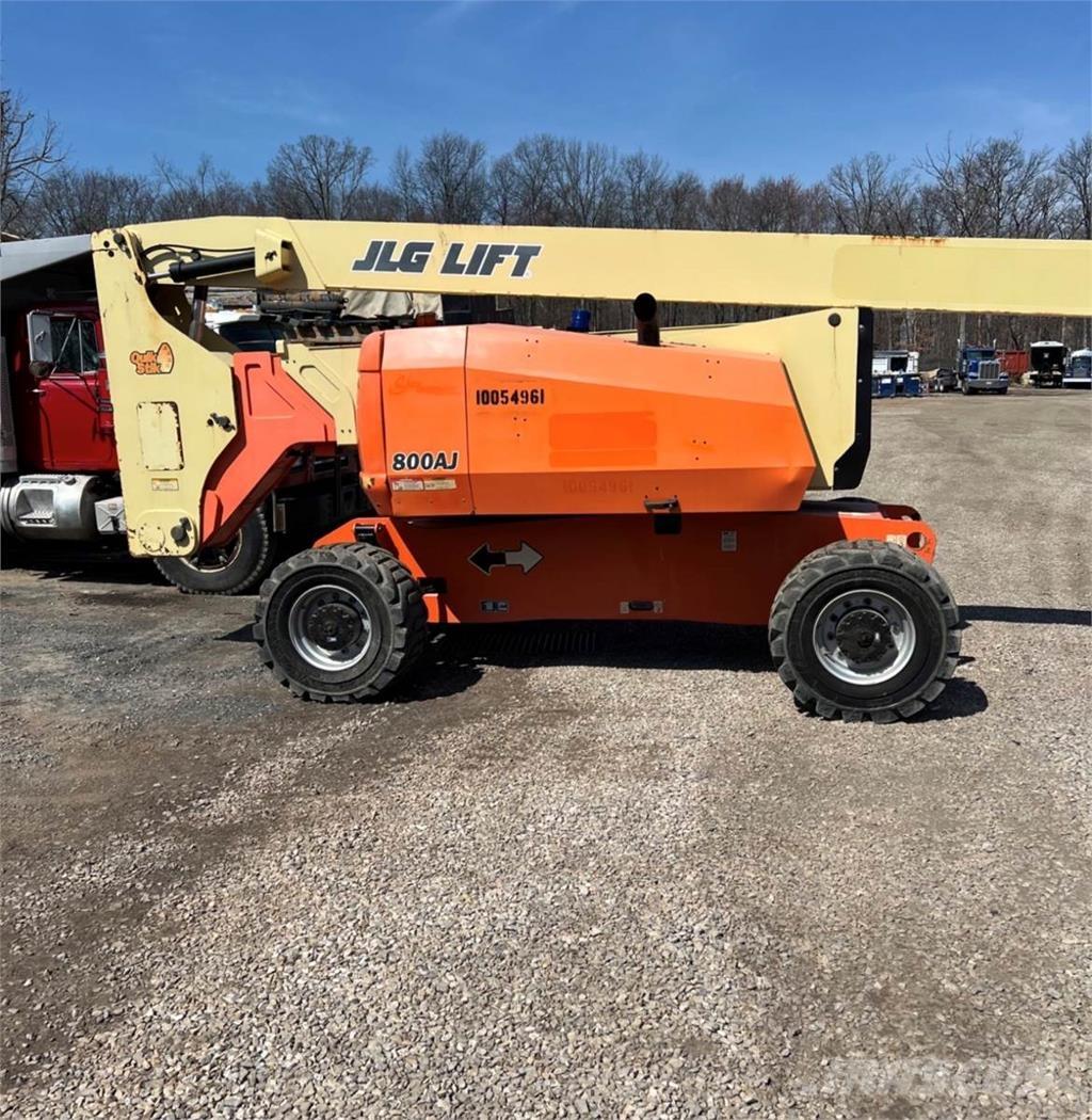 JLG 800 AJ Vertikalna dvigala
