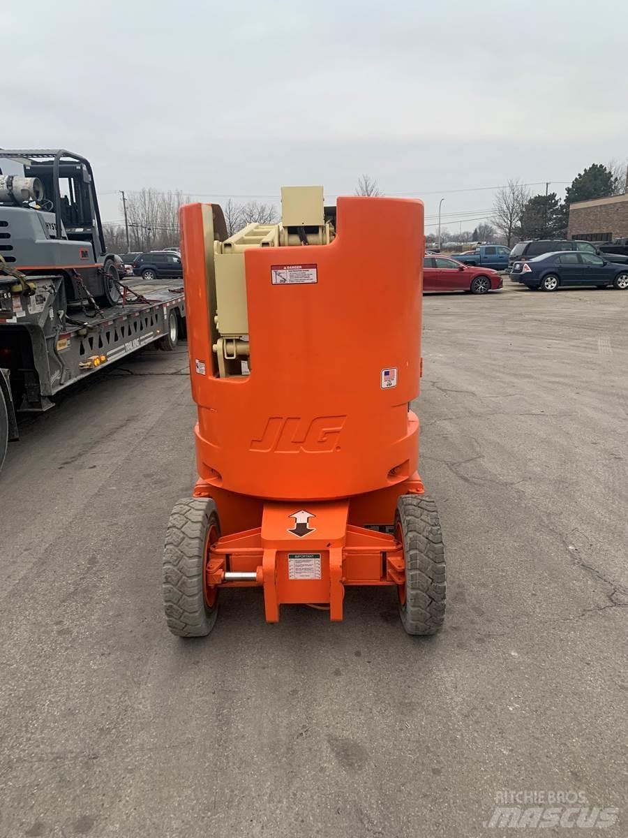 JLG E300AJ Vertikalna dvigala