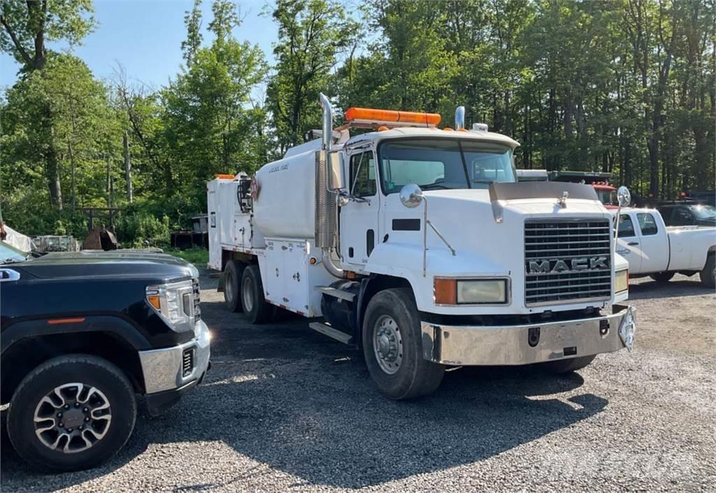 Mack CH613 Tovornjaki cisterne