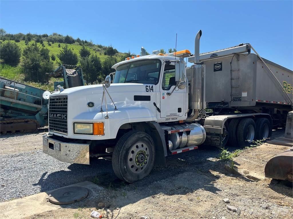 Mack CL733 Drugi tovornjaki