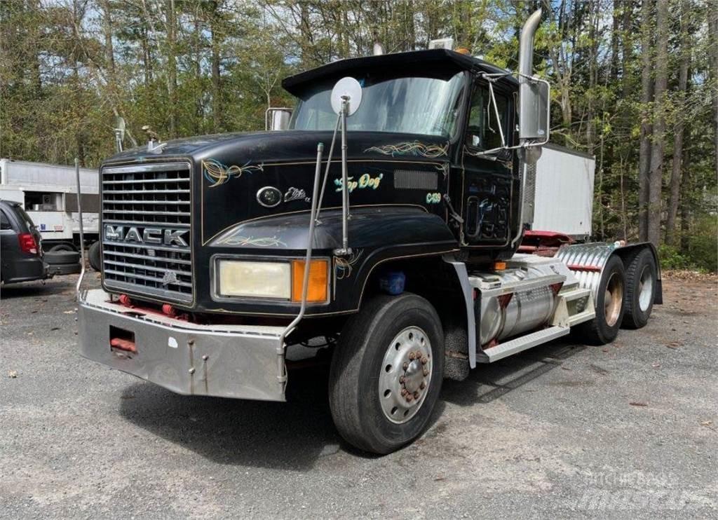 Mack CL733 Vlačilci