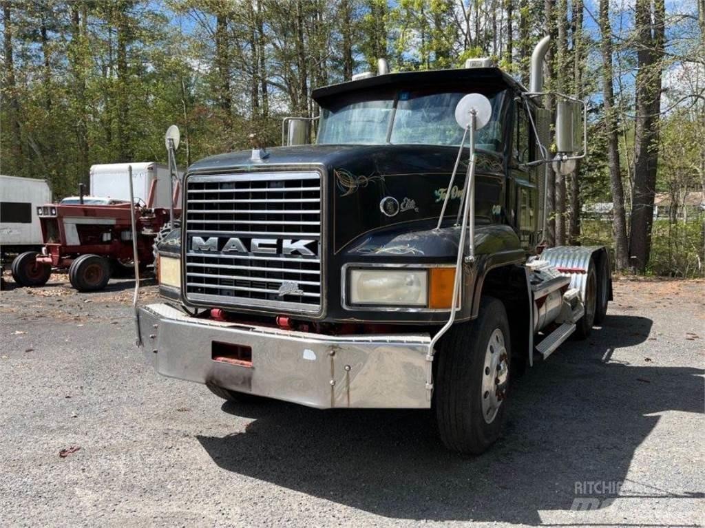 Mack CL733 Vlačilci