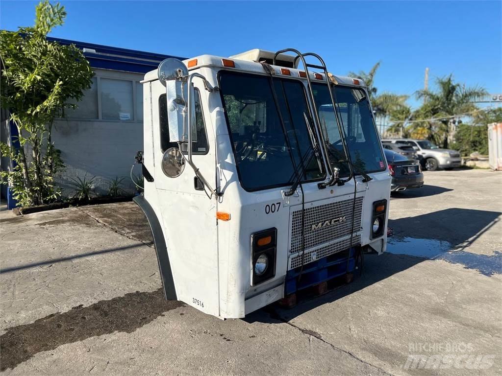 Mack LE613 Druge komponente
