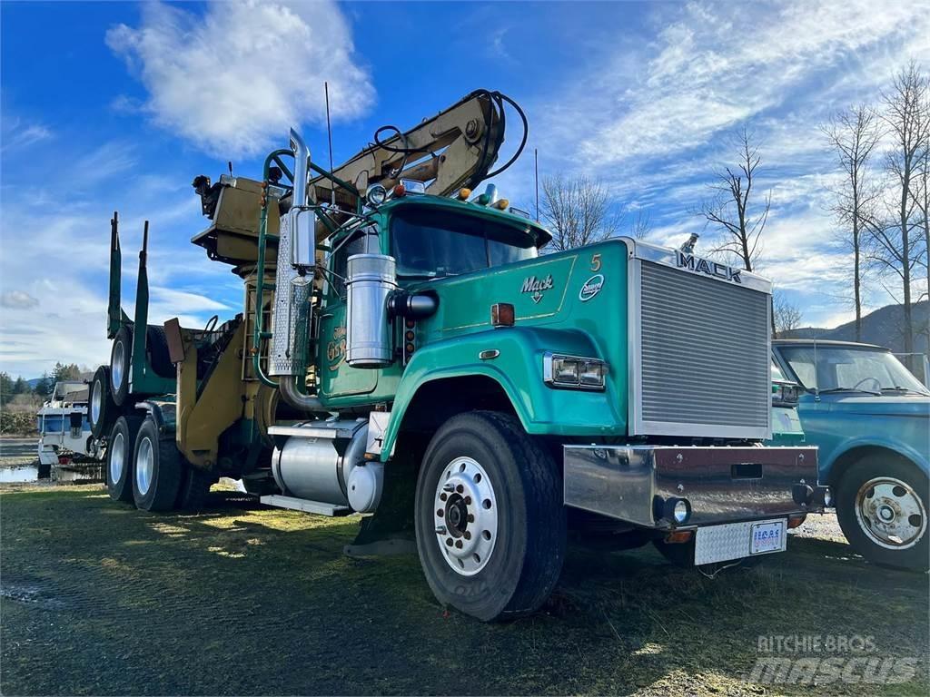 Mack RW700 Tovornjaki za hlode
