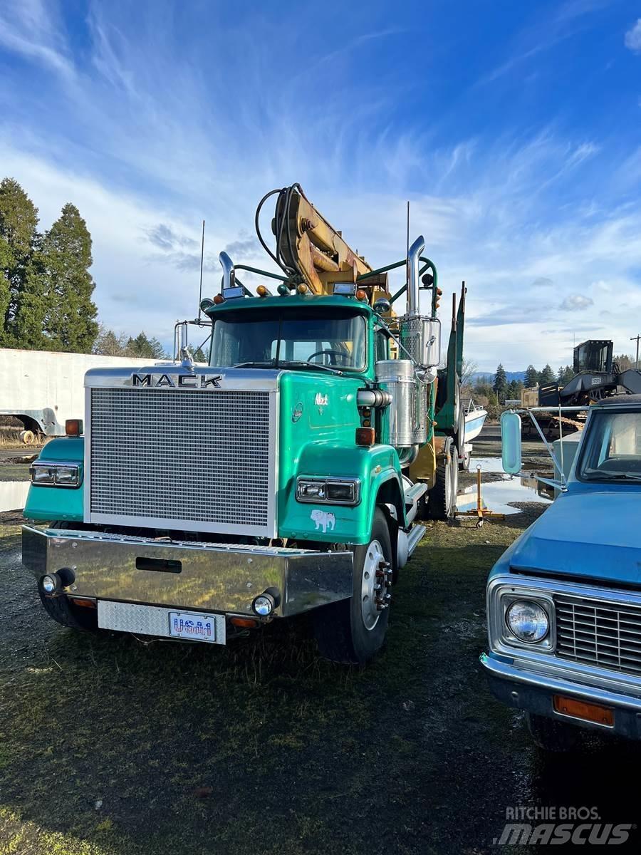 Mack RW700 Tovornjaki za hlode
