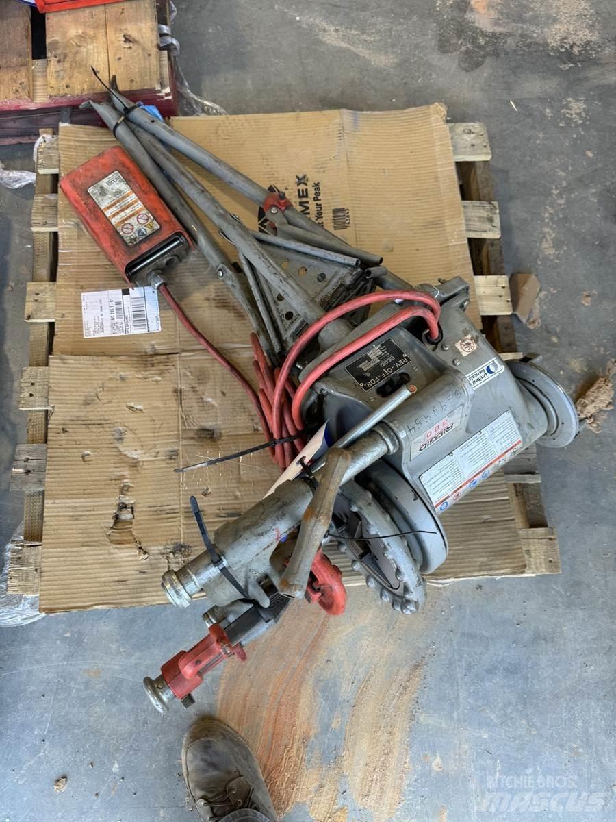  Ridgid 300 Stroji za upogibanje cevi