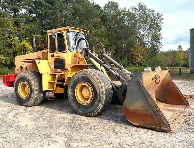 Volvo L120 Kolesni nakladalci