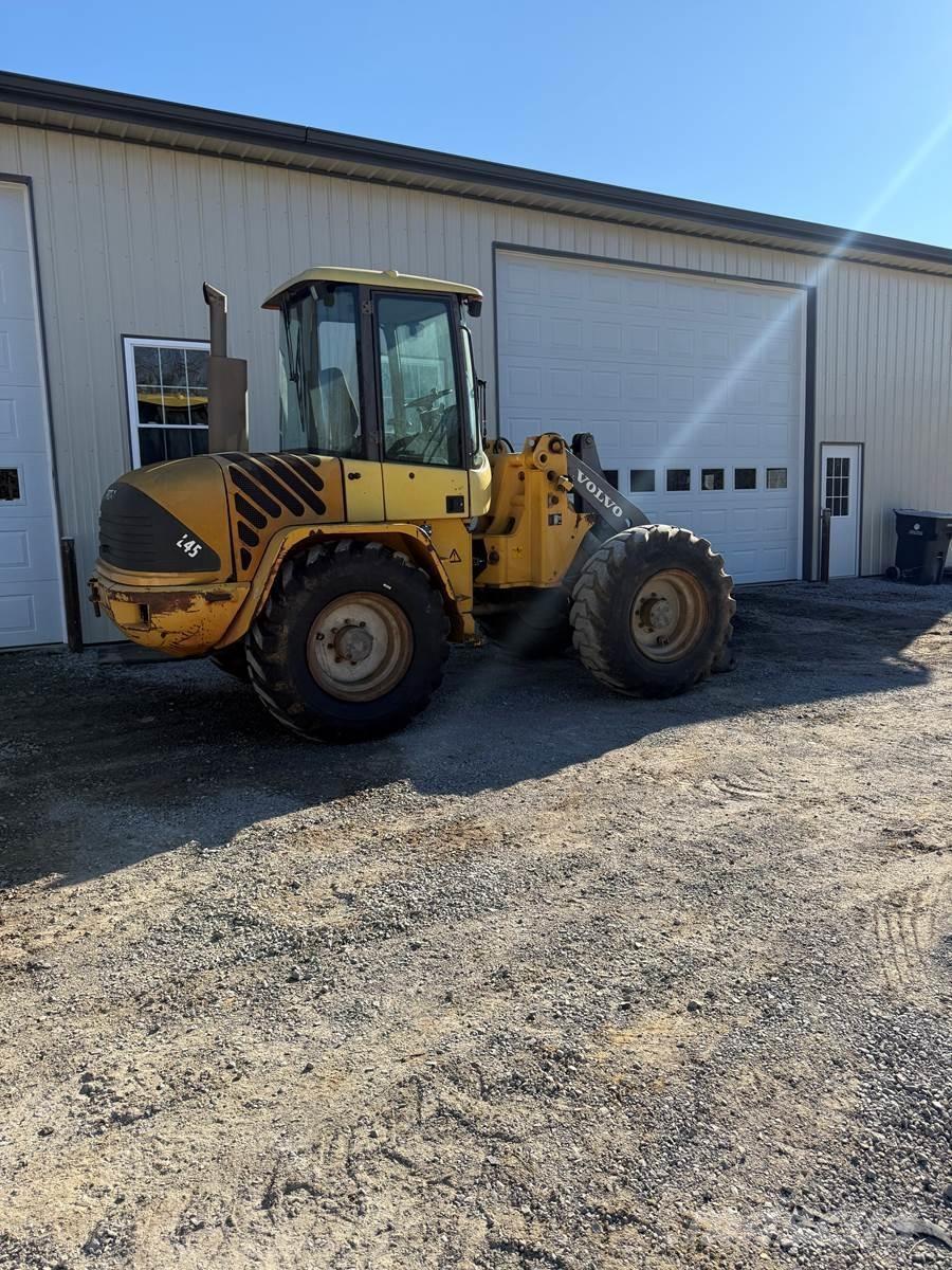 Volvo L45 Kolesni nakladalci