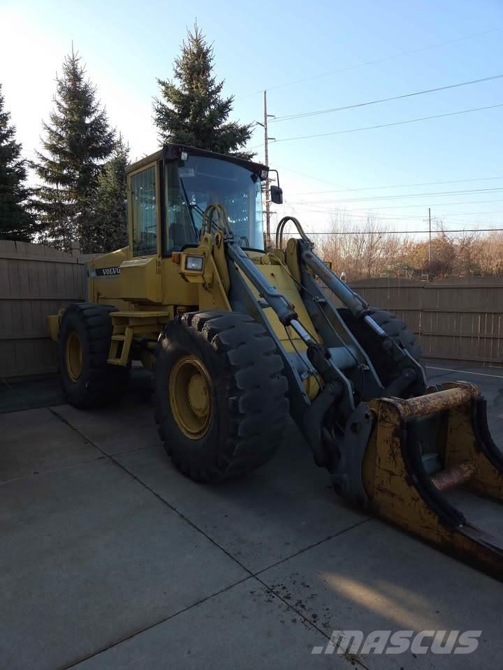 Volvo L90B Kolesni nakladalci