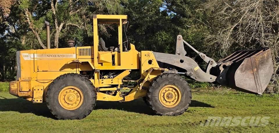 Volvo L90C Kolesni nakladalci