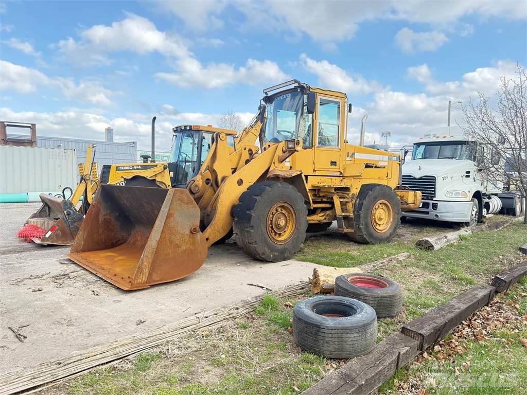 Volvo L90D Kolesni nakladalci