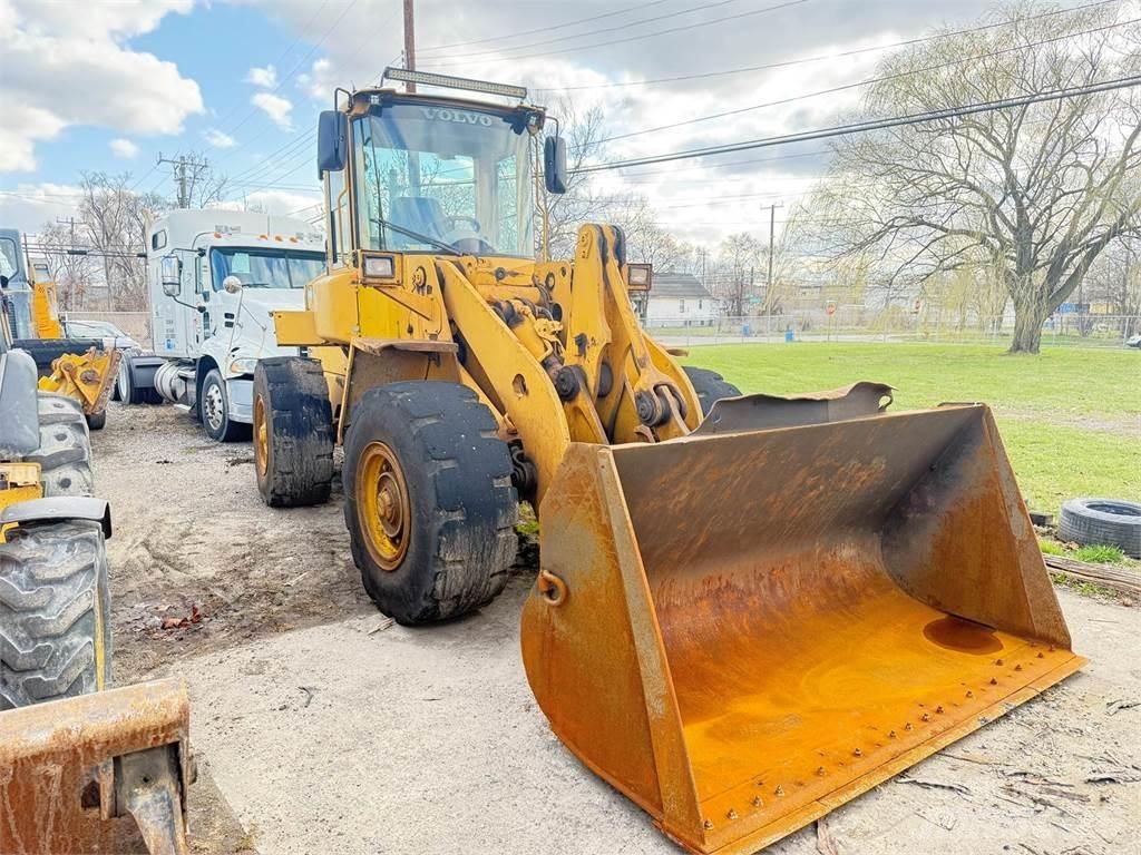 Volvo L90D Kolesni nakladalci