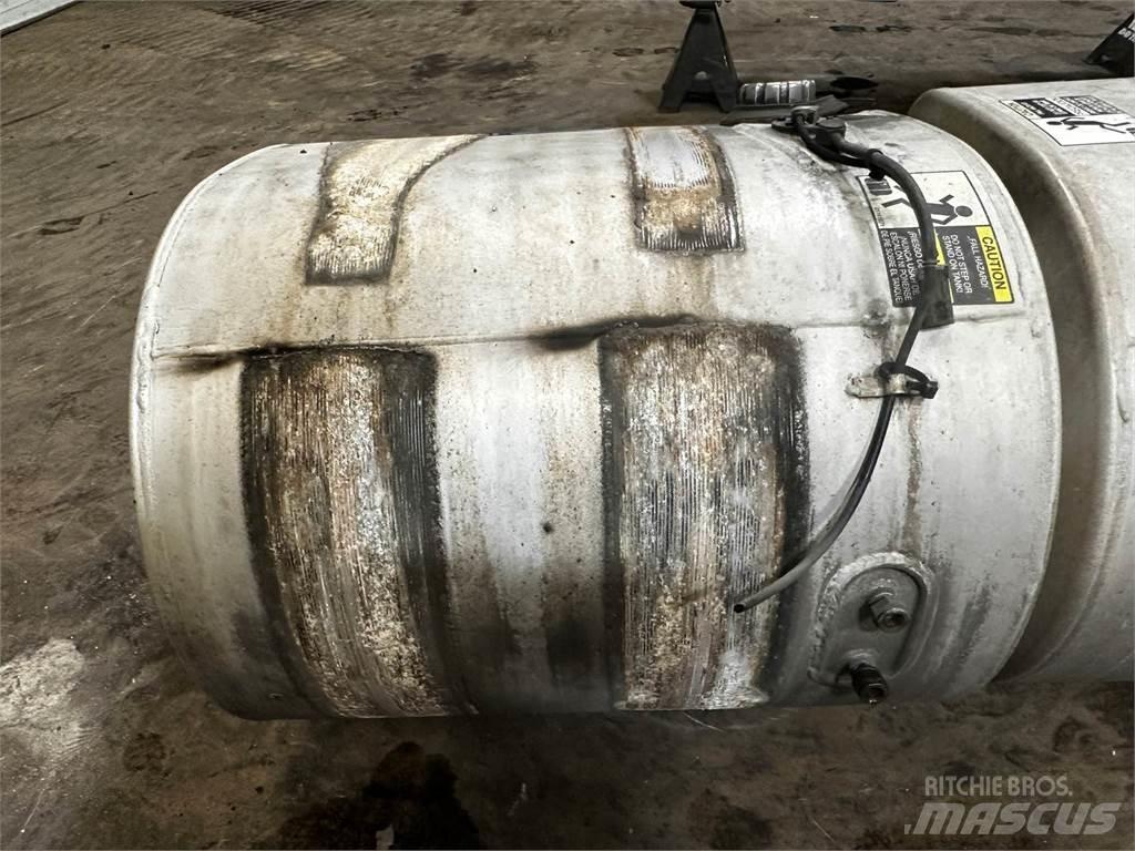 Volvo VNL Tovornjaki cisterne