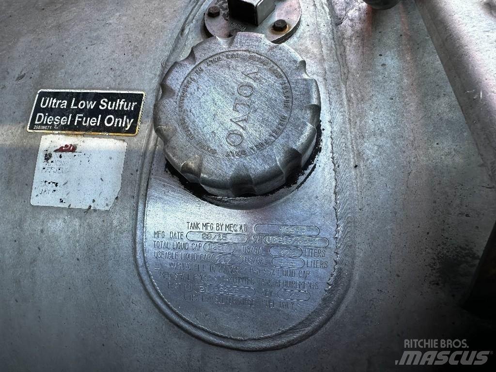 Volvo VNL Tovornjaki cisterne