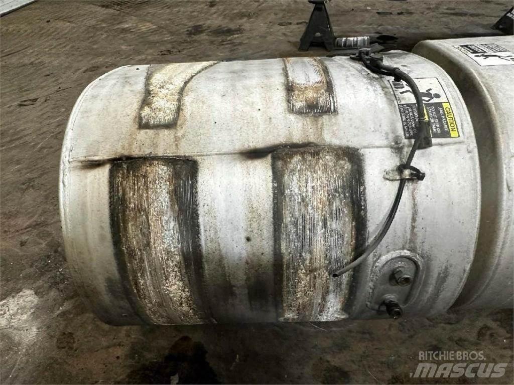 Volvo VNL Tovornjaki cisterne