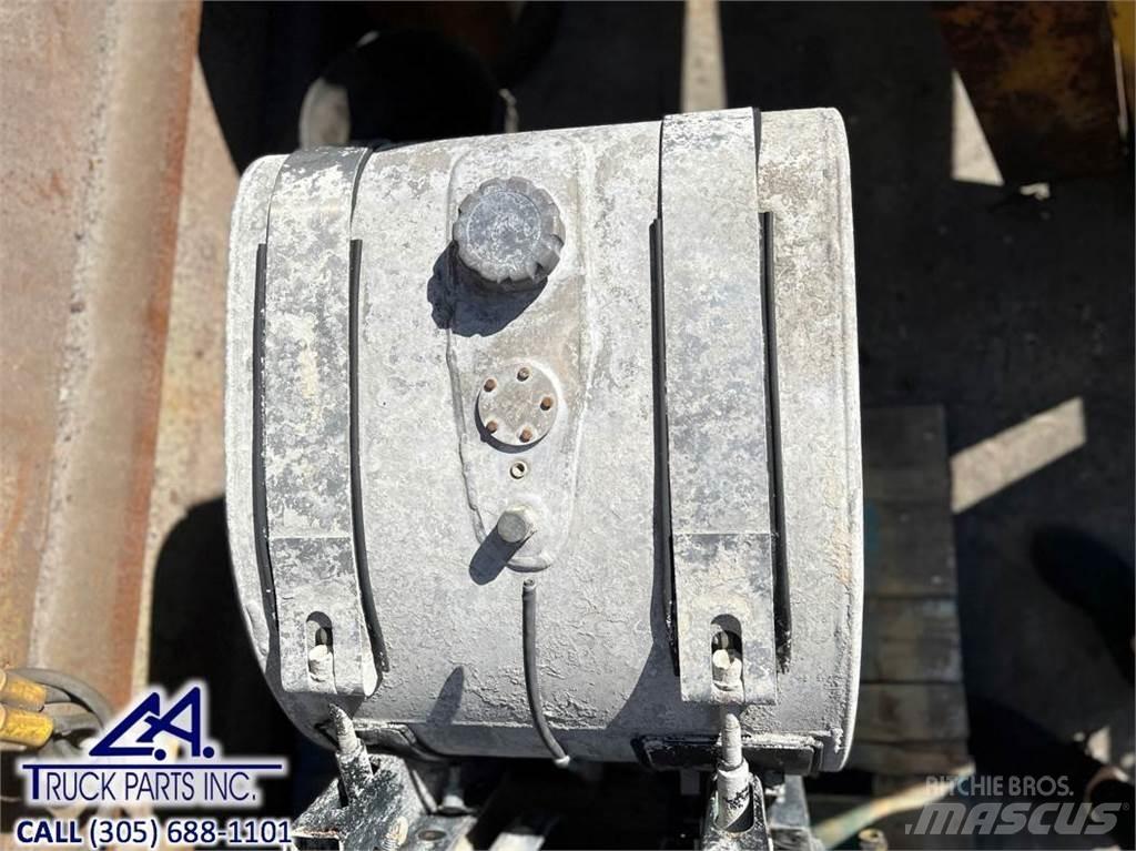 Volvo VNM Tovornjaki cisterne